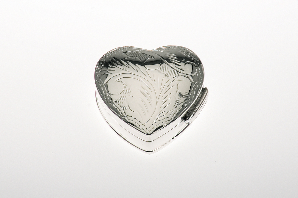 Pillbox Heart / engraved - Sterling silver
